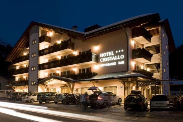 booking hotel cristallo canazei